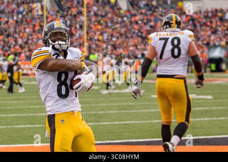 14. Oktober 2018: Antonio Brown (84), der Pittsburgh Steelers Wide Receiver, reagiert, nachdem er den Touchdown in einem Spiel zwischen den Pittsburgh Steelers und den Cincinnati Bengals im Paul Brown Stadium in Cincinnati, OH, erzielt hat. Die Steelers gewannen mit 28:21. Adam Lacy/CSM(Credit Image: &Copy; Adam Lacy/CSM via ZUMA Wire) Stockfoto