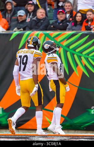 14. Oktober 2018: Antonio Brown (84), der Pittsburgh Steelers Wide Receiver, reagiert, nachdem er einen Touchdown in einem Spiel zwischen den Pittsburgh Steelers und den Cincinnati Bengals im Paul Brown Stadium in Cincinnati, OH, erzielt hat. Die Steelers gewannen mit 28:21. Adam Lacy/CSM(Credit Image: &Copy; Adam Lacy/CSM via ZUMA Wire) Stockfoto