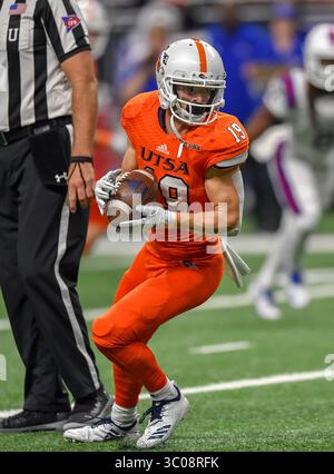 13. Oktober 2018 San Antonio, TX...UTSA Roadrunner Receiver, Blaze Moorhead (19), während des NCAA-Fußballspiels zwischen der University of Texas at San Antonio Roadrunners und den Louisiana Tech Bulldogs in San Antonio, TX. (Absoluter vollständiger Fotograf & Firmenkredit: Joseph Calomeni / MarinMedia.org / Cal Sport Media)(Kreditbild: &Copy; Joseph Calomeni / Marinmedia.Org/CSM via ZUMA Wire) Stockfoto