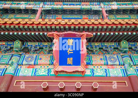 24. Juni 2016 - Peking, China - Peking China - Detail über das verzierte Dach und die Architektur des Palastmuseums in der Verbotenen Stadt. (Kreditbild: © Edwin Remsberg / Vwpics/VW Pics via ZUMA Wire) Stockfoto