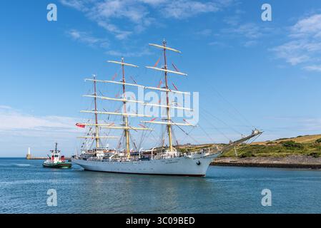 Aberdeen, Schottland, Vereinigtes Königreich - 18. Juli 2025: Schiffe, die an den Tall Ships-Rennen 2025 teilnehmen, kommen in Aberdeen an. Polnische Segelschulung Stockfoto