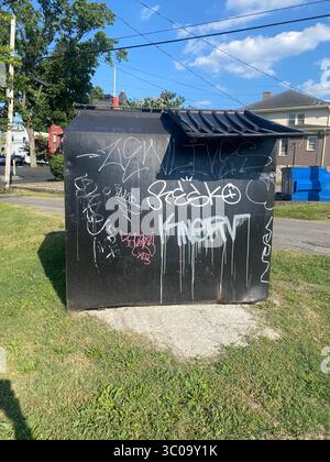 Downtown Nashville, Tennessee, zeigt Skyline der Stadt, Straßen, Graffiti, Street Art und Architektur; fotografiert während des Besuchs von Five Points Einheimischen. Stockfoto