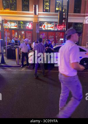 Downtown Nashville, Tennessee, mit Skyline, Straßen und Architektur der Stadt; fotografiert während des Besuchs von Five Points Einheimischen. Stockfoto