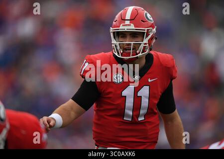 27. Oktober 2018: Jacksonville, FL, FL, USA – Florida Gators vs Georgia Bulldogs, NCAA Football. SEC East. Georgia Quarterback Jake Fromm, #11, ging 17-24 Passagen für 240 Yards und drei Touchdowns....No 7 Georgia schlug #9 Florida 36-17 ..Georgia Quarterback Jake Fromm ging 17-24 Passagen für 240 Yards und drei Touchdowns...das Spiel war bis zum vierten Quartal, als Georgia sich zurückzog, knapp. (Kreditbild: © Frakes-Heald/ZUMA Wire) Stockfoto