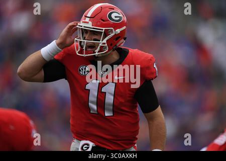 27. Oktober 2018: Jacksonville, FL, FL, USA – Florida Gators vs Georgia Bulldogs, NCAA Football. SEC East. Georgia Quarterback Jake Fromm, #11, ging 17-24 Passagen für 240 Yards und drei Touchdowns...No 7 Georgia schlug No 9 Florida 36-17...Georgia Quarterback Jake Fromm ging 17-24 Passagen für 240 Yards und drei Touchdowns...das Spiel war bis zum vierten Quartal, als Georgia sich zurückzog, knapp. (Kreditbild: © Frakes-Heald/ZUMA Wire) Stockfoto