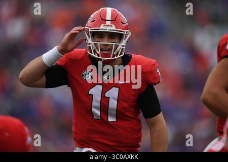 27. Oktober 2018: Jacksonville, FL, FL, USA – Florida Gators vs Georgia Bulldogs, NCAA Football. SEC East. Georgia Quarterback Jake Fromm, #11, ging 17-24 Passagen für 240 Yards und drei Touchdowns...No 7 Georgia schlug No 9 Florida 36-17...Georgia Quarterback Jake Fromm ging 17-24 Passagen für 240 Yards und drei Touchdowns...das Spiel war bis zum vierten Quartal, als Georgia sich zurückzog, knapp. (Kreditbild: © Frakes-Heald/ZUMA Wire) Stockfoto