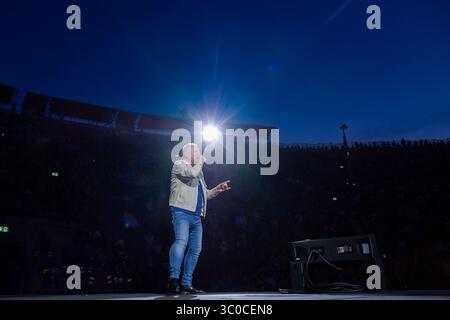 Jim Kerr, Lead Vocal von Simple Minds auf der Bühne während ihres Live-Konzerts in der Arena di Verona. 7. Juli 2025, Verona Italien. Stockfoto