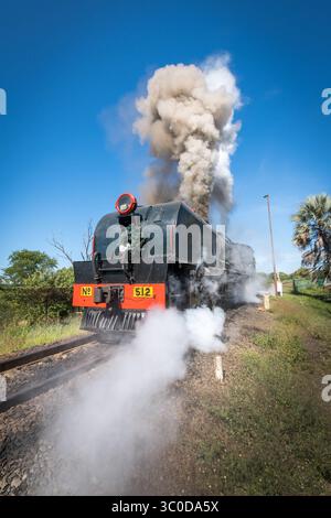 12. Januar 2018: Simbabwe: Eine Garratt-Dampflokomotive, die die Victoria Falls Bridge überquert. Simbabwe (Credit Image: © Edwin Remsberg / Vwpics/VW Pics via ZUMA Wire) Stockfoto