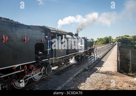 12. Januar 2018: Simbabwe: Eine Garratt-Dampflokomotive, die die Victoria Falls Bridge überquert. Simbabwe (Credit Image: © Edwin Remsberg / Vwpics/VW Pics via ZUMA Wire) Stockfoto