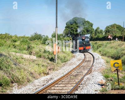 12. Januar 2018: Simbabwe: Eine Garratt-Dampflokomotive, die die Victoria Falls Bridge überquert. Simbabwe (Credit Image: © Edwin Remsberg / Vwpics/VW Pics via ZUMA Wire) Stockfoto
