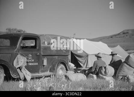 21. August 2018 - Montana, USA - Einrichtung des Roundup Camp, Quarter Circle U Ranch Roundup, Montana, USA, Arthur Rothstein, Farm Security Administration, Juni 1939 (Bild: © JT Vintage/Glasshouse Via ZUMA Wire) Stockfoto