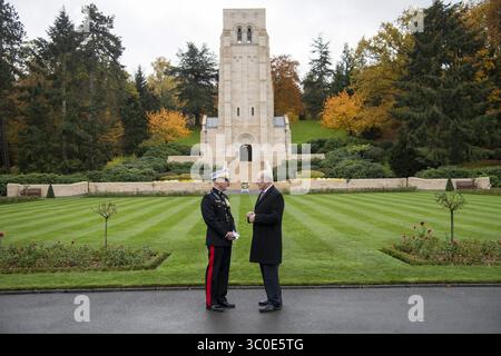 10. November 2018: Belleau Wood, Frankreich: General Joseph Dunford, Vorsitzender der US-amerikanischen Generalstabschefs, und John Kelly, Stabschef des Weißen Hauses, nehmen an einer Zeremonie auf dem amerikanischen Friedhof Aisne-Marne in der Nähe des Schlachtfeldes von Belleau Wood am 10. November 2018 in Belleau, Frankreich, Teil. Präsident Donald Trump sollte an der Zeremonie teilnehmen, wurde aber wegen schlechtem Wetter abgesagt. (Bild: © Dominique A. Pineiro Via ZUMA Wire) Stockfoto