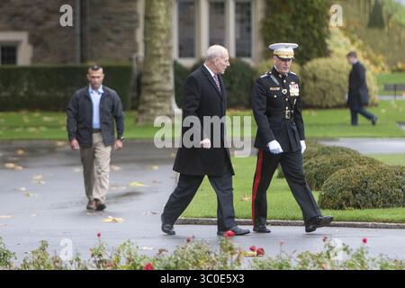10. November 2018: Belleau Wood, Frankreich: General Joseph Dunford, Vorsitzender der US-amerikanischen Generalstabschefs, rechts, geht mit John Kelly, Stabschef des Weißen Hauses, links, während einer Zeremonie auf dem Aisne-Marne-amerikanischen Friedhof in der Nähe des Schlachtfelds des Ersten Weltkriegs von Belleau Wood, 10. November 2018 in Belleau, Frankreich. Präsident Donald Trump sollte an der Zeremonie teilnehmen, wurde aber wegen schlechtem Wetter abgesagt. (Bild: © Dominique A. Pineiro Via ZUMA Wire) Stockfoto