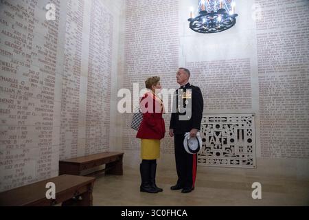 10. November 2018: Belleau, Frankreich - General JOE DUNFORD, Vorsitzender des Joint Chiefs of Staff, und seine Frau Ellyn Dunford besichtigen am 10. November 2018 den Aisne-Marne American Chapel Cemetery in der Nähe des Schlachtfeldes von Belleau Wood in Belleau, Frankreich. (Kreditbild: © DoD/ZUMA Wire/ZUMAPRESS.com) Stockfoto