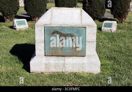 Hamburg Place in Lexington, KY, ist die Heimat des Derby-Siegers Plaudit (1898) und anderer berühmter Vollblüter auf diesem ruhigen Pferdefriedhof. Stockfoto
