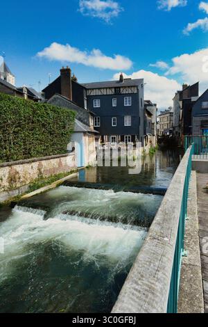 Pont-Audemer, la Venise normande : Le Bras sud de la Risle Stockfoto