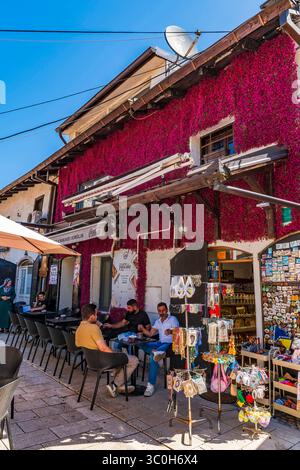 SARAJEVO, BOSNIEN UND HERZEGOWINA - 5. JUNI 2025: Stari Grad (Altstadt) ist der älteste und historisch bedeutendste Teil von Sarajevo, der von Ott gegründet wurde Stockfoto