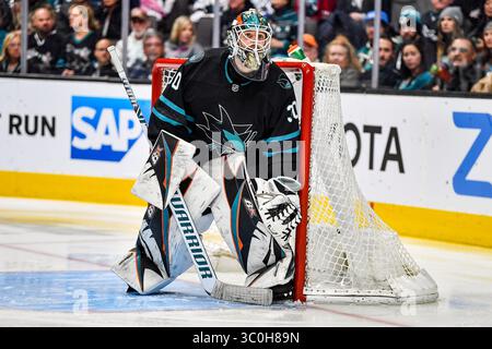 23. November 2018: Torhüter Aaron Dell (30) der San Jose Sharks im SAP Center in San Jose, Kalifornien, im NHL-Spiel zwischen den Vancouver Canucks und den San Jose Sharks. Chris Brown/CSM(Kreditbild: &Copy; Chris Brown/CSM via ZUMA Wire) Stockfoto