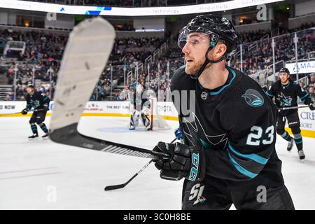 23. November 2018: Barclay Goodrow (23) im Rahmen des NHL-Spiels zwischen den Vancouver Canucks und den San Jose Sharks im SAP Center in San Jose, Kalifornien. Chris Brown/CSM(Kreditbild: &Copy; Chris Brown/CSM via ZUMA Wire) Stockfoto