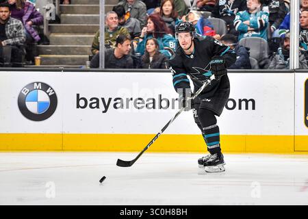 23. November 2018: Justin Braun (61), Verteidiger der San Jose Sharks, reist während des NHL-Spiels zwischen den Vancouver Canucks und den San Jose Sharks im SAP Center in San Jose, Kalifornien. Chris Brown/CSM(Kreditbild: &Copy; Chris Brown/CSM via ZUMA Wire) Stockfoto