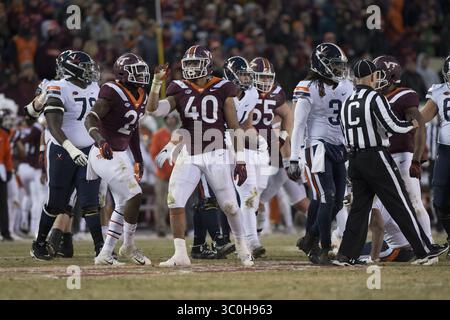 23. November 2018: Blacksburg, Virginia, USA: Der Verteidigungslineman Emmanuel Belmar (40) feiert während des Spiels gegen die Virginia Cavaliers am 23. November 2018. (Kreditbild: © Greg Atkins/ZUMA Wire) Stockfoto