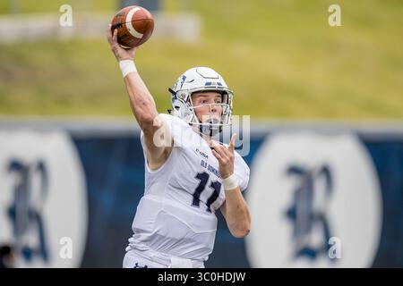 24. November 2018: Der alte Dominion Monarchs Quarterback Blake LaRussa (11) wirft einen Pass während des 4. Viertels eines NCAA-Fußballspiels zwischen den Old Dominion Monarchs und den Rice Owls im Rice Stadium in Houston, Texas. Rice gewann das Spiel 27 zu 13...Trask Smith/CSM(Credit Image: &Copy; Trask Smith/CSM via ZUMA Wire) Stockfoto