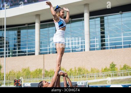 24. November 2018: Die Cheerleader der alten Dominion Monarchs treten im 2. Quartal eines NCAA-Fußballspiels zwischen den Old Dominion Monarchs und den Rice Owls im Rice Stadium in Houston auf. Rice gewann das Spiel 27 zu 13...Trask Smith/CSM(Credit Image: &Copy; Trask Smith/CSM via ZUMA Wire) Stockfoto
