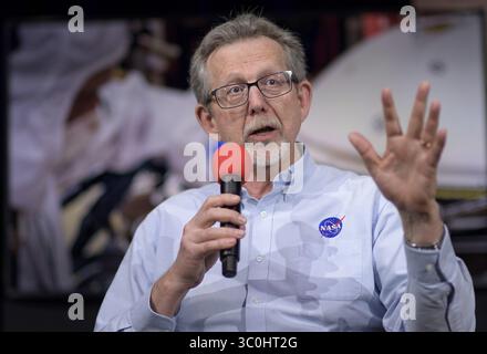 25. November 2018 – Pasadena, CA, USA – NASA-Chefwissenschaftler Jim Green, spricht während eines Briefings über Mars Insight im Mission Support Area des Jet Propulsion Laboratory am 25. November 2018 in Pasadena, Kalifornien. Insight, ist ein Mars-Lander, das den inneren Raum des Mars erforschen soll und am 26. November auf dem Roten Planeten landet. (Kreditbild: © Bill Ingalls via ZUMA Wire) Stockfoto