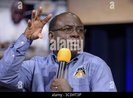 25. November 2018 – Pasadena, CA, Vereinigte Staaten von Amerika – Ashitey Trebi-Ollennu, Instrument Deployment Lead, NASA JPL, spricht während eines Social Media Briefings im Mission Support Area des Jet Propulsion Laboratory am 25. November 2018 in Pasadena, Kalifornien über Mars Insight. Insight, ist ein Mars-Lander, das den inneren Raum des Mars erforschen soll und am 26. November auf dem Roten Planeten landet. (Kreditbild: © Bill Ingalls via ZUMA Wire) Stockfoto