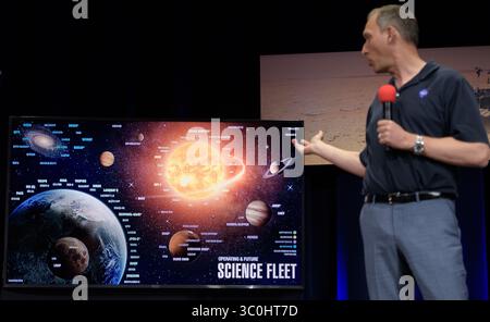 25. November 2018 – Pasadena, CA, USA – Thomas Zurbuchen, Associate Administrator des NASA Science Mission Directorate, spricht über Mars Insight Probe während eines Social Media Briefings im Mission Support Area des Jet Propulsion Laboratory am 25. November 2018 in Pasadena, Kalifornien. Insight, ist ein Mars-Lander, das den inneren Raum des Mars erforschen soll und am 26. November auf dem Roten Planeten landet. (Kreditbild: © Bill Ingalls via ZUMA Wire) Stockfoto