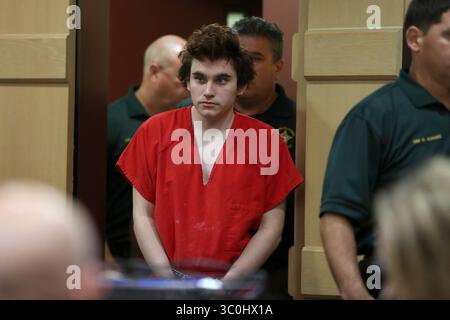 November 2018 - Ft. Lauderdale, Florida, USA - der Parkland-Schütze NIKOLAS CRUZ kommt in den Gerichtssaal, bevor er eine Statusanhörung im Broward Courthouse in Fort Lauderdale durchführt. (Bild: © Amy Beth Bennett/Sun Sentinel/TNS via ZUMA Wire) Stockfoto