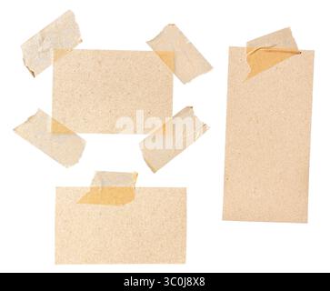 Set aus einer Vielzahl von braunen Papierstücken, die mit Abdeckband isoliert auf weißem Hintergrund befestigt sind Stockfoto