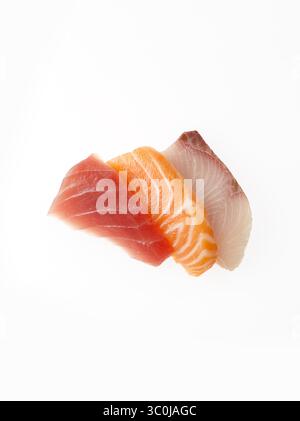 Mai 2012 – New York, New York, USA – drei Scheiben roher Thunfisch, Lachs und Gelbschwanz für Sashimi (Foto: © Novo Images/Glasshouse Via ZUMA Wire) Stockfoto