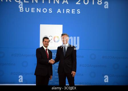 30. November 2018 - Buenos Aires, Argentinien - der argentinische Präsident Mauricio Macri begrüßt den mexikanischen Präsidenten Enrique Pena Nieto zu Beginn des G20-Gipfels im Costa Salguero Center am 30. November 2018 in Buenos Aires, Argentinien. (Bild: © G20 Argentina via ZUMA Wire) Stockfoto