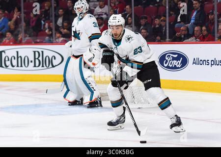 2. Dezember 2018: Barclay Goodrow (23) sucht beim Spiel der San Jose Sharks in Montreal Canadiens im Bell Centre in Montreal, Québec, nach einem Pass-Ziel. David Kirouac/CSM(Credit Image: &Copy; David Kirouac/CSM via ZUMA Wire) Stockfoto