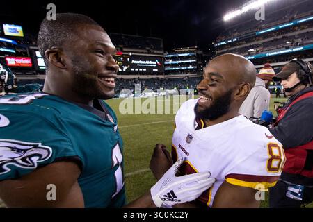 3. Dezember 2018: Der Philadelphia Eagles Wide Receiver Nelson Agholor (13) teilt einen Lachen mit dem Washington Redskins Wide Receiver Jamison Crowder (80) nach dem NFL-Spiel zwischen den Washington Redskins und den Philadelphia Eagles im Lincoln Financial Field in Philadelphia, Pennsylvania. Die Philadelphia Eagles gewannen mit 28:13. Christopher Szagola/CSM(Kreditbild: &Copy; Chris Szagola/CSM via ZUMA Wire) Stockfoto