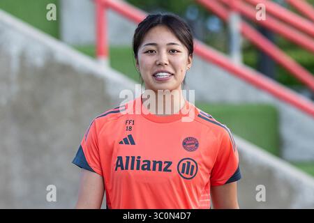 München, Deutschland. Juli 2025. Momoko Tanikawa (FC Bayern München Frauen, #18) FC Bayern München Frauen, Fussball, Google Pixel Frauen-Bundesliga, Trainingseinheit, Saison 2025/2026, 21.07.2025. (DFL-DFB-VORSCHRIFTEN VERBIETEN JEDE VERWENDUNG VON FOTOGRAFIEN ALS BILDSEQUENZEN UND/ODER QUASI-VIDEO). Foto: Eibner-Pressefoto/Heike feiner Credit: dpa/Alamy Live News Stockfoto