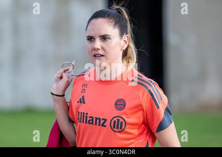 München, Deutschland. Juli 2025. Sarah Zadrazil (FC Bayern München Frauen, #25) FC Bayern München Frauen, Fussball, Google Pixel Frauen-Bundesliga, Trainingseinheit, Saison 2025/2026, 21.07.2025. (DFL-DFB-VORSCHRIFTEN VERBIETEN JEDE VERWENDUNG VON FOTOGRAFIEN ALS BILDSEQUENZEN UND/ODER QUASI-VIDEO). Foto: Eibner-Pressefoto/Heike feiner Credit: dpa/Alamy Live News Stockfoto