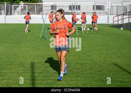 München, Deutschland. Juli 2025. Katharina Naschenweng (FC Bayern München Frauen, #19) FC Bayern München Frauen, Fussball, Google Pixel Frauen-Bundesliga, Trainingseinheit, Saison 2025/2026, 21.07.2025. (DFL-DFB-VORSCHRIFTEN VERBIETEN JEDE VERWENDUNG VON FOTOGRAFIEN ALS BILDSEQUENZEN UND/ODER QUASI-VIDEO). Foto: Eibner-Pressefoto/Heike feiner Credit: dpa/Alamy Live News Stockfoto