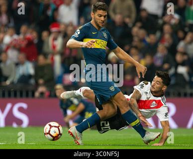 9. Dezember 2018: Madrid, Spanien: Milton Casco von CA River Plate und Lisandro Magallan von CA Boca Juniors während des Spiels zwischen River Plate und Boca Juniors von 2018 Copa Libertadores. Santiago Bernabéu Stadion. Madrid, Spanien - 9 DIC 2018. (Kreditbild: © AFP7 via ZUMA Wire) Stockfoto