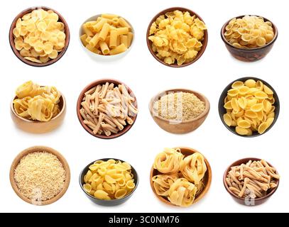 Set aus verschiedenen Nudelsorten auf weißem Hintergrund Stockfoto