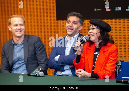 10. Dezember 2018 - Macau, SAR MACAU, China - MACAU, SAR MACAU, CHINA. 10. DEZEMBER 2018. Pressekonferenz der Jury beim International Film Festival and Awards Macao 2018. Bosnischer Regisseur Danis Tanovic (c) mit dem australischen Regisseur Paul Currie (L)Hong Kong Regisseur Mabel Cheung (Foto: © Jayne Russell/ZUMA Wire) Stockfoto