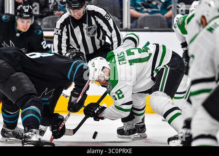 13. Dezember 2018: Der Dallas Stars Stürmer Radek Faksa (12) trifft sich im SAP Center in San Jose, Kalifornien, auf Joe Pavelski (8), den San Jose Sharks, während des NHL-Spiels zwischen den Dallas Stars und den San Jose Sharks. Chris Brown/CSM(Kreditbild: &Copy; Chris Brown/CSM via ZUMA Wire) Stockfoto
