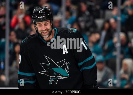 13. Dezember 2018: Joe Thornton (19), der bei den San Jose Sharks im SAP Center in San Jose, Kalifornien, im NHL-Spiel zwischen den Dallas Stars und den San Jose Sharks lacht. Chris Brown/CSM(Kreditbild: &Copy; Chris Brown/CSM via ZUMA Wire) Stockfoto