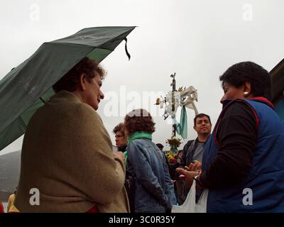 1. November 2015 - Lima, Lima, Peru - Besucher auf dem Friedhof von Nueva Esperanza im Bezirk Villa el Salvador in Lima. Es ist eines der größten in Amerika und empfängt fast zwei Millionen Besucher pro Jahr, nur am Tag der Toten. (Bild: © Carlos Garcia Granthon/ZUMA Wire) Stockfoto