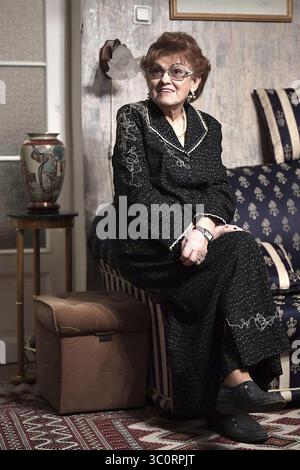 15. Dezember 2018: Sankt Petersburg, Russland - Russische Akademikerin Ljudmila Verbitskaja, 15. Dezember 2018 in Sankt Petersburg, Russland. Der russische Präsident Wladimir Putin besuchte die bekannte Linguistin, Akademikerin und Präsidentin der Staatlichen Universität St. Petersburg in ihrem Haus, um den Präsidentenpreis für den Beitrag zur Stärkung der Einheit der russischen Nation zu überreichen. (Bild: © Alexei Nikolsky via ZUMA Wire) Stockfoto