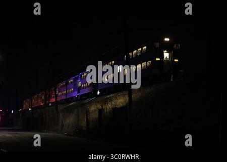 17. Dezember 2018 – Chicago, IL, USA – Szene am South Shore 103rd Street Rosemoor, wo zwei Polizisten des Chicago Police Department von einem Zug getötet wurden, während sie einen Schussruf am Montag, den 17. Dezember 2018, durchsuchten. (Bild: © E. Jason Wambsgans/Chicago Tribune/TNS via ZUMA Wire) Stockfoto