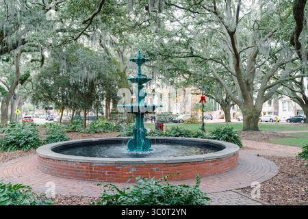 Brunnen mitten auf dem Lafayette Square in Savannah, Georgia Stockfoto