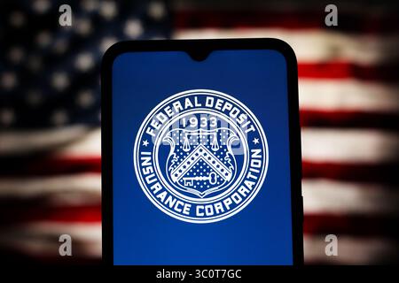 In dieser Abbildung wird das Logo der Federal Deposit Insurance Corporation (FDIC) auf einem Smartphone-Bildschirm angezeigt. (Foto von Thomas Fuller / SOPA Images/SIPA USA) *** ausschließlich für redaktionelle Nachrichtenzwecke *** Stockfoto