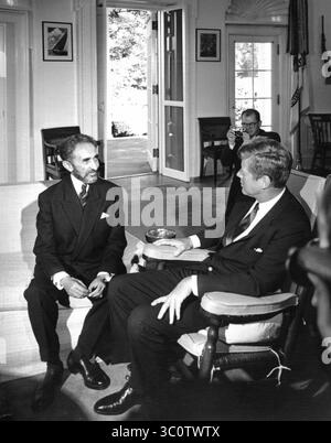 TREFFEN MIT HAILE SELASSIE I., KAISER VON ÄTHIOPIEN - JFKWHP-AR8150-P. Stockfoto